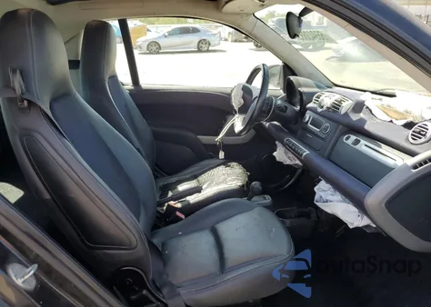 2011 Smart Fortwo Pure z USA, uszkodzony, nr VIN WMEEJ3BA9BK421296